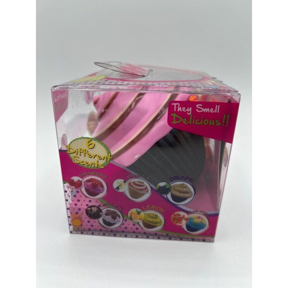 Cupcake Surprise Princess Edition Transforming Doll Vanilla - Picture 4 of 6